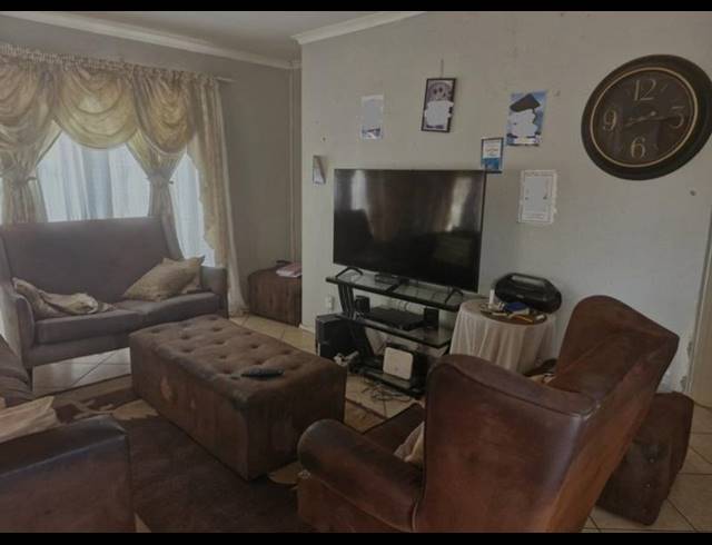 3 BEDROOM HOUSE FOR SALE IN THE ORCHARDS